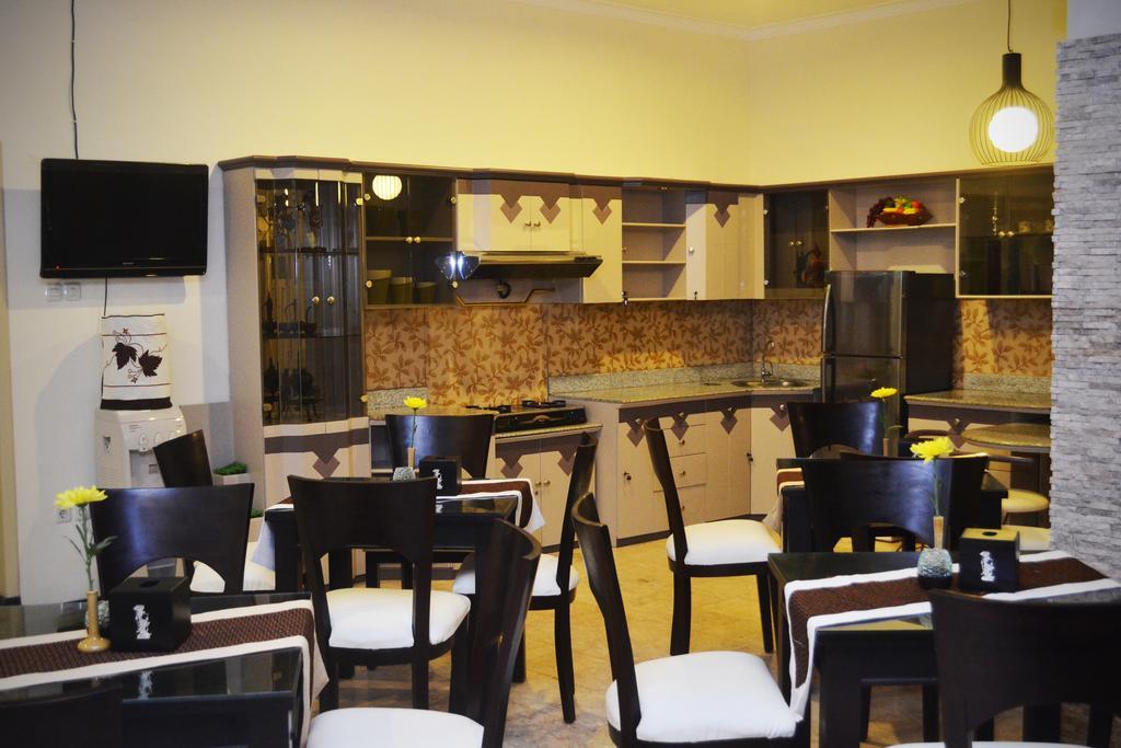 Srikandi Guesthouse Malang Eksteriør bilde