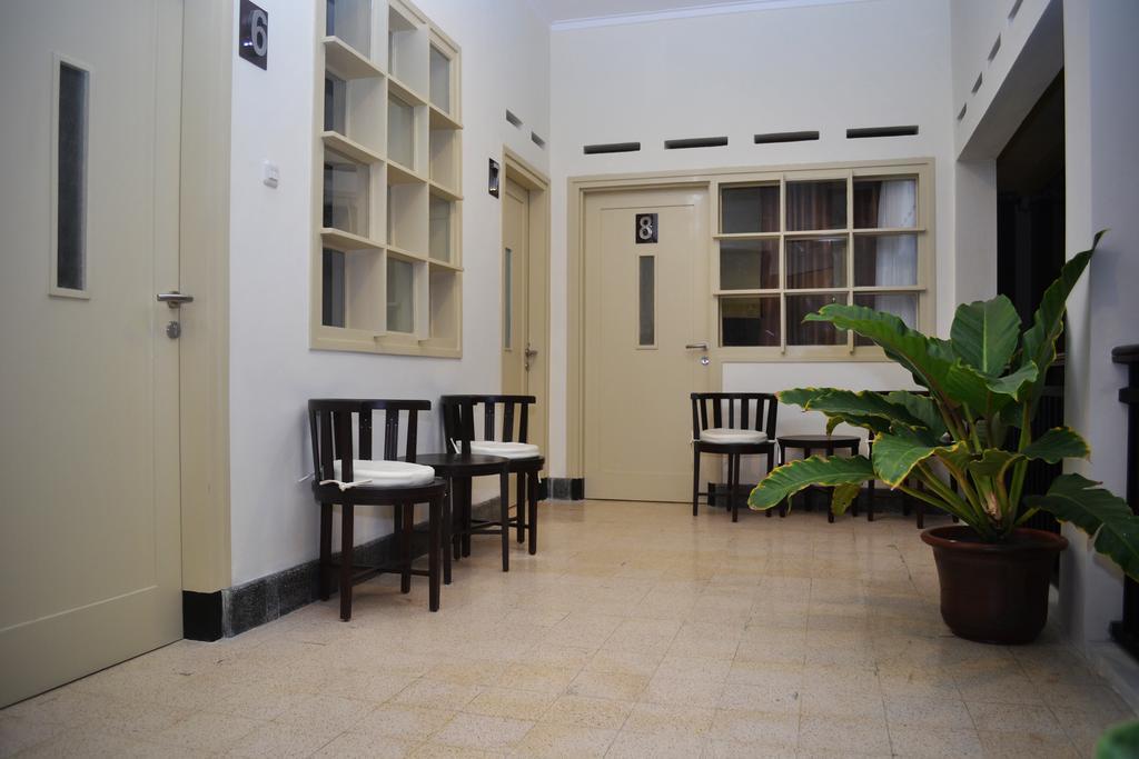 Srikandi Guesthouse Malang Eksteriør bilde